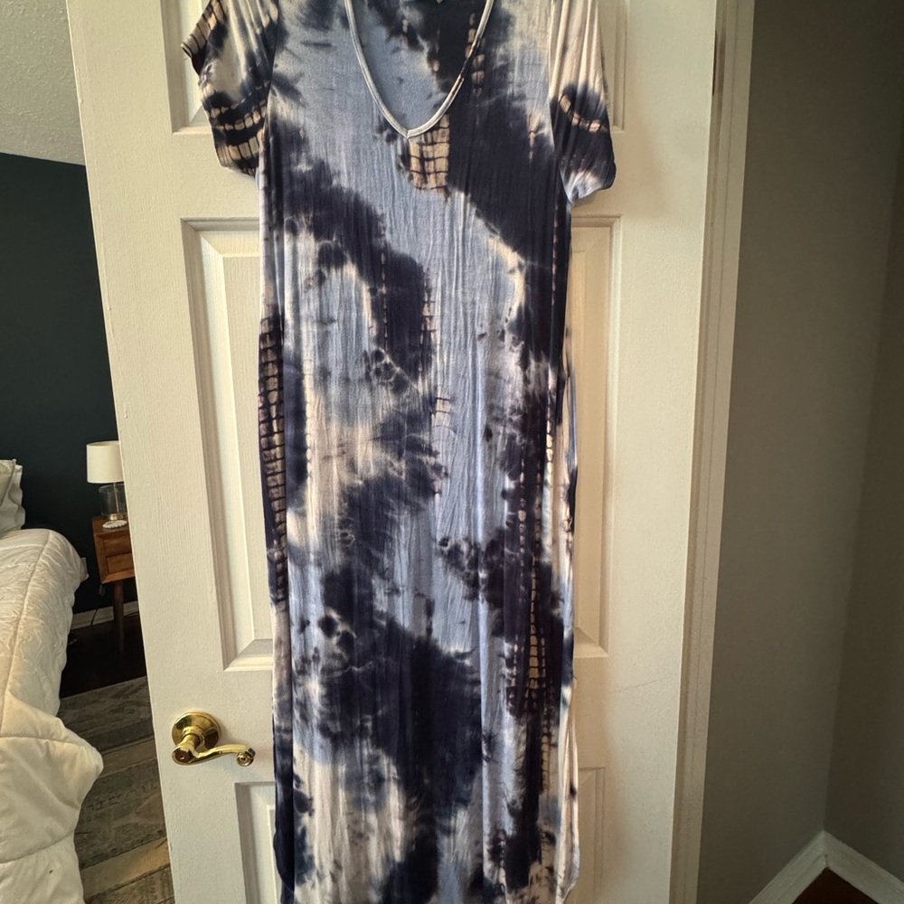 Tie-Dye V-Neck Maxi Dress